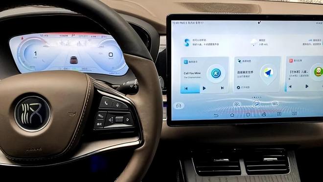 半岛官方体育比亚迪的车机编制被一再吐槽硬件公司没有做软件的基因？(图1)